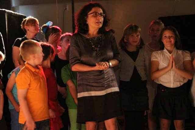 STACJA KULTURA - podsumowanie sezonu kulturalnego 2013/2014,  26 czerwca 2014 r.,  wystąpili: Małe Formy Teatralne, Klub Piosenki i Poezji, Dziecięcy Zespół Teatralny DO GÓRY, Mała Wielkopolska, Zespół Tańca AKCENT i MINIAKCENT.